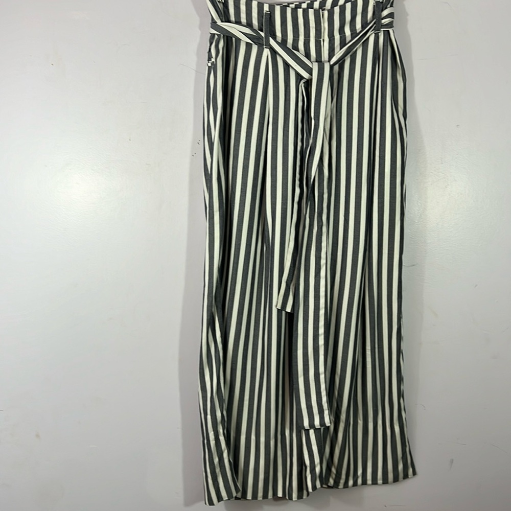 Joules if Great Britain wide legged belted cropped pants, 6, Drew, navy/ white